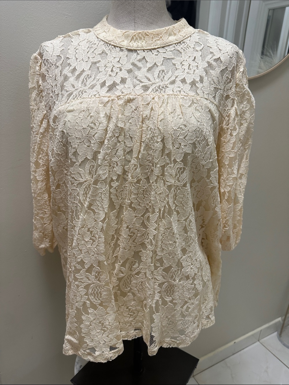 Cream Lace Floral Puff-Sleeve Blouse